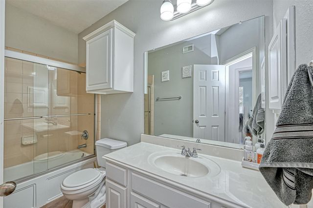 26 Pomerelle Place, The Woodlands, TX 77382