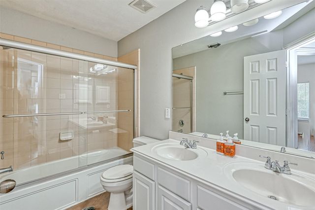 26 Pomerelle Place, The Woodlands, TX 77382