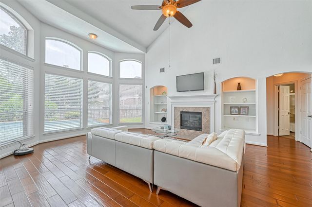 26 Pomerelle Place, The Woodlands, TX 77382