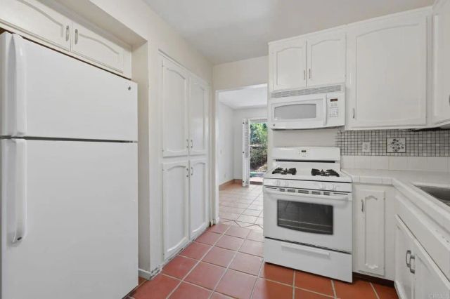 2041 Avenue Of The Trees, Carlsbad, CA 92008