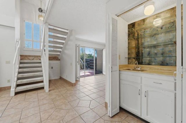 2041 Avenue Of The Trees, Carlsbad, CA 92008
