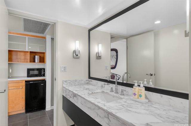 410 Atkinson Drive 1007, Honolulu, HI 96814