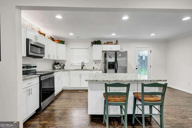 740 Tara Circle, Atlanta, GA 30354