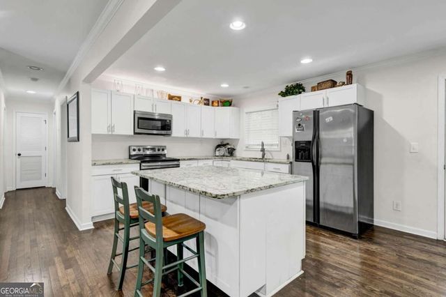 740 Tara Circle, Atlanta, GA 30354