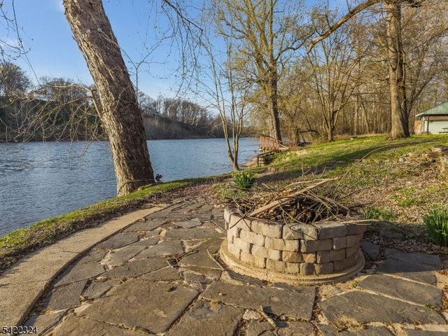 9 Riveredge Ln, Harmony Twp., NJ 08865