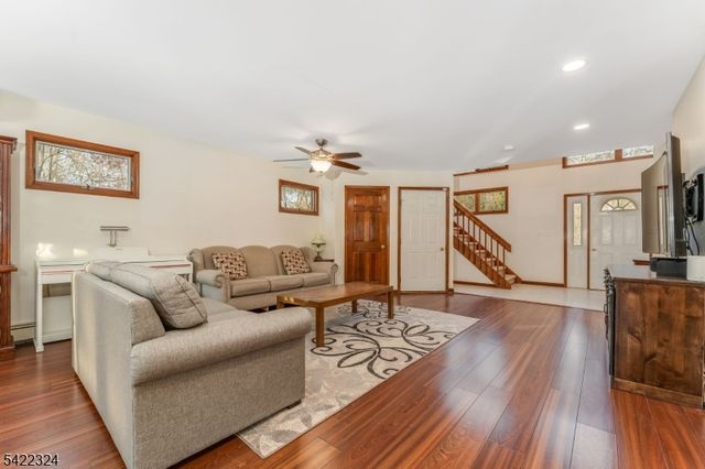 9 Riveredge Ln, Harmony Twp., NJ 08865