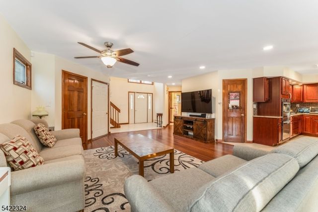 9 Riveredge Ln, Harmony Twp., NJ 08865