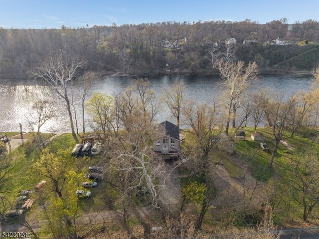 9 Riveredge Ln, Harmony Twp., NJ 08865