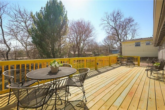 5831 W 87th Terrace, Overland Park, KS 66207