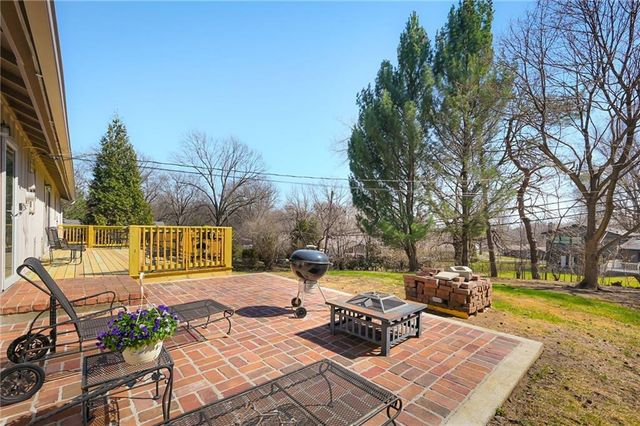 5831 W 87th Terrace, Overland Park, KS 66207