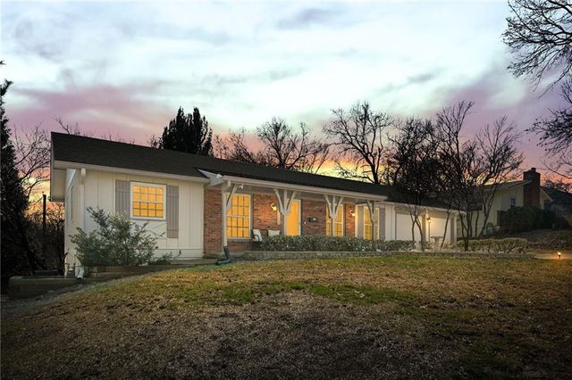 5831 W 87th Terrace, Overland Park, KS 66207