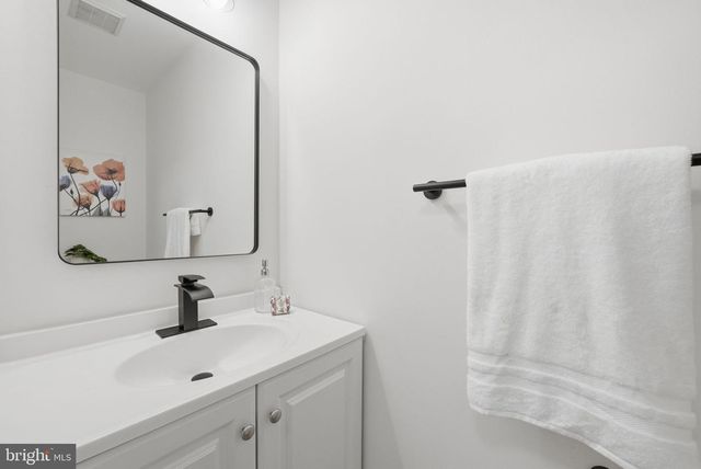 14414 FOUR CHIMNEY DR, Centreville, VA 20120