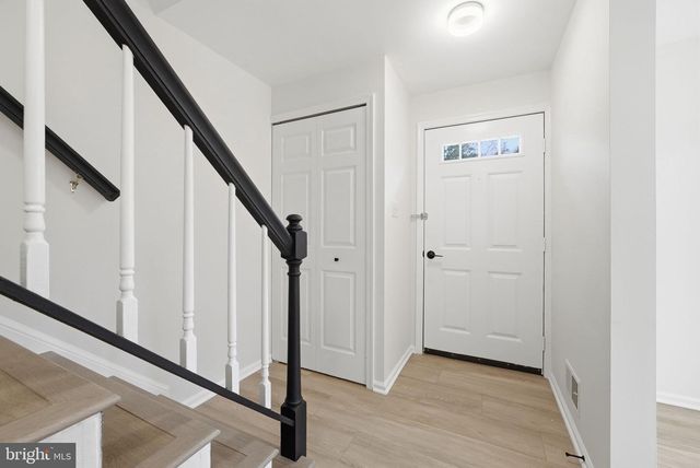 14414 FOUR CHIMNEY DR, Centreville, VA 20120
