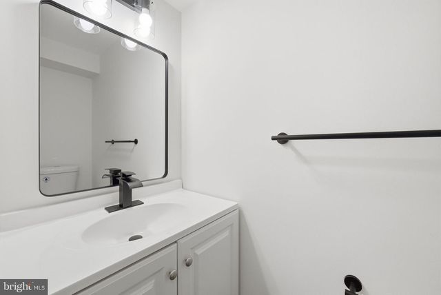 14414 FOUR CHIMNEY DR, Centreville, VA 20120