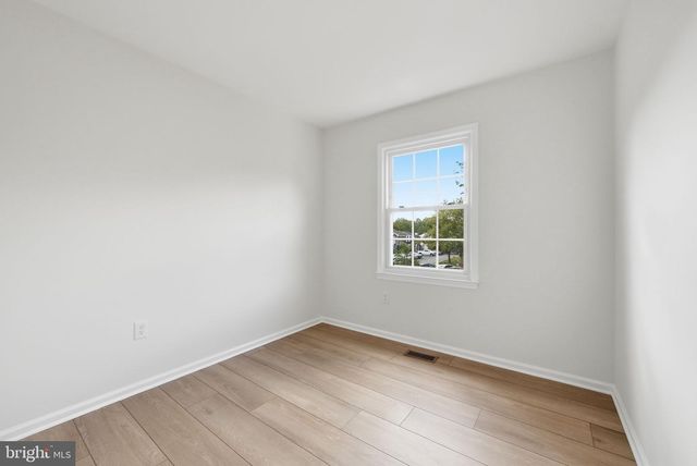 14414 FOUR CHIMNEY DR, Centreville, VA 20120