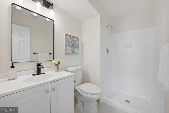 14414 FOUR CHIMNEY DR, Centreville, VA 20120