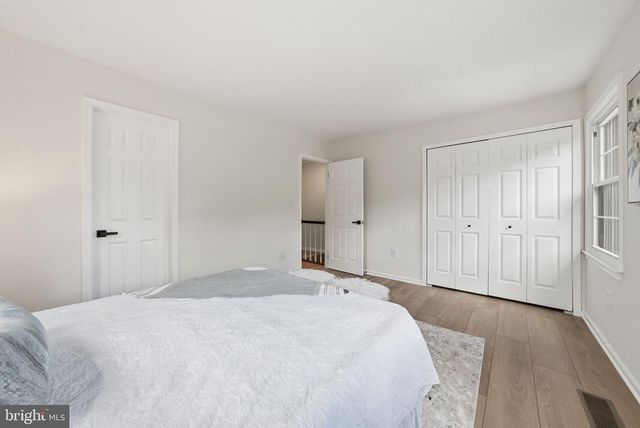 14414 FOUR CHIMNEY DR, Centreville, VA 20120