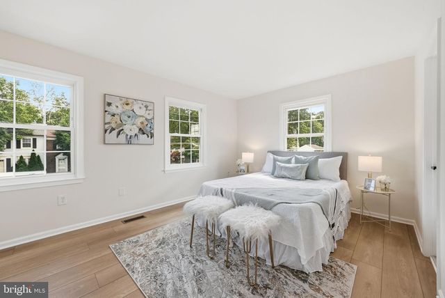 14414 FOUR CHIMNEY DR, Centreville, VA 20120