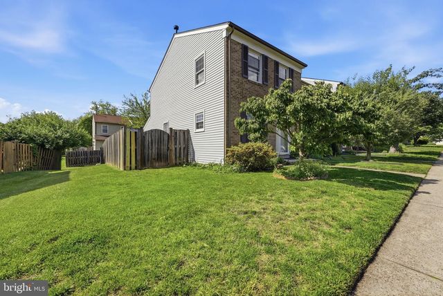 14414 FOUR CHIMNEY DR, Centreville, VA 20120