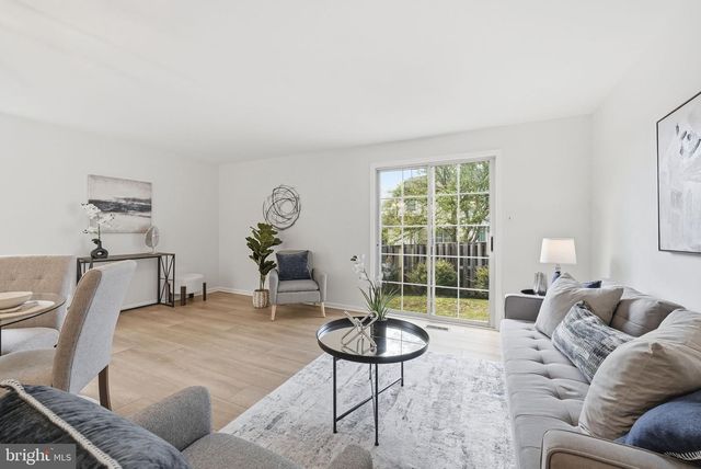 14414 FOUR CHIMNEY DR, Centreville, VA 20120