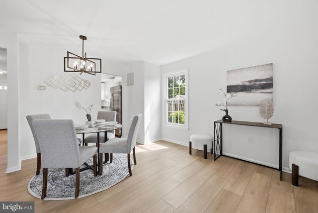 14414 FOUR CHIMNEY DR, Centreville, VA 20120