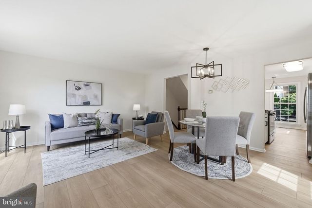 14414 FOUR CHIMNEY DR, Centreville, VA 20120