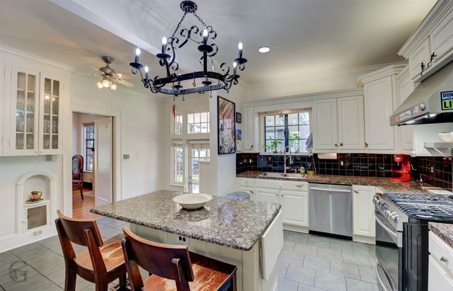 920 Ockley Drive, Shreveport, LA 71106
