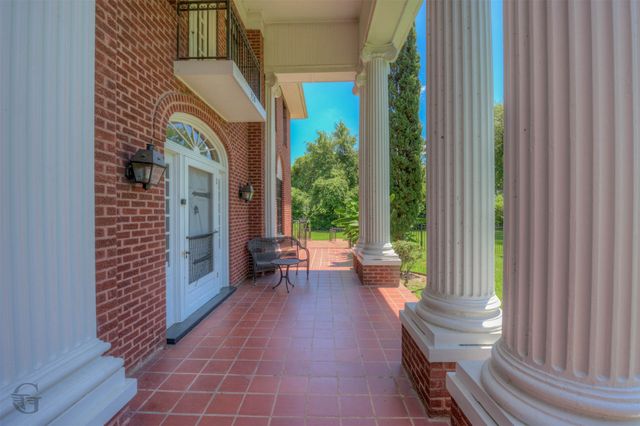 920 Ockley Drive, Shreveport, LA 71106