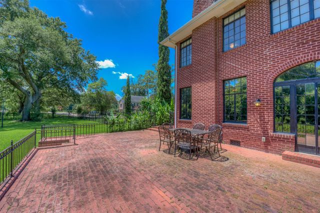 920 Ockley Drive, Shreveport, LA 71106
