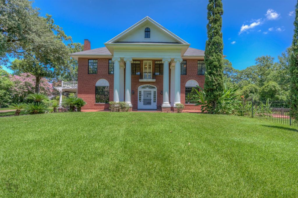 920 Ockley Drive, Shreveport, LA 71106