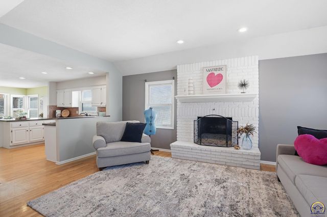 4215 Wimbledon DR, Lawrence, KS 66047