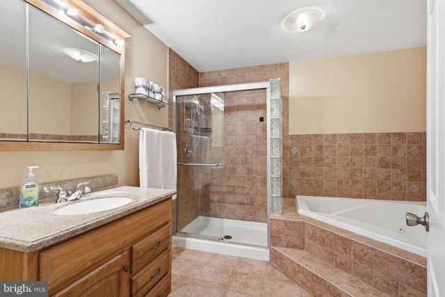 12337 GRIMSBY LN, Bristow, VA 20136