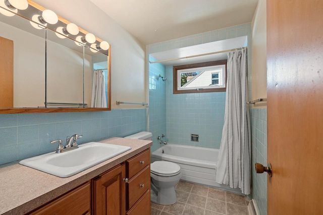 1086 THORNDALE STREET, Green Bay, WI 54304