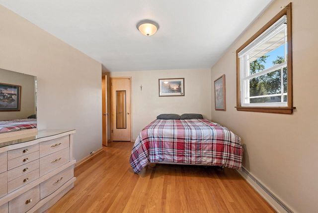 1086 THORNDALE STREET, Green Bay, WI 54304
