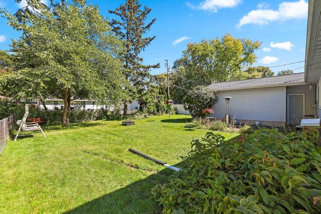 1086 THORNDALE STREET, Green Bay, WI 54304
