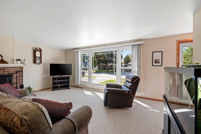 1086 THORNDALE STREET, Green Bay, WI 54304