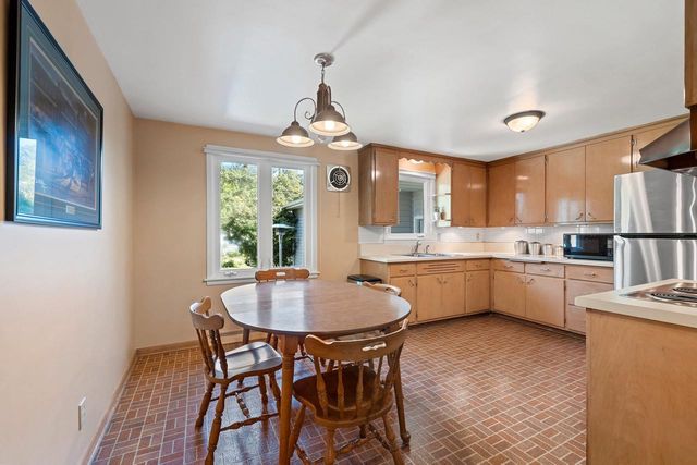 1086 THORNDALE STREET, Green Bay, WI 54304