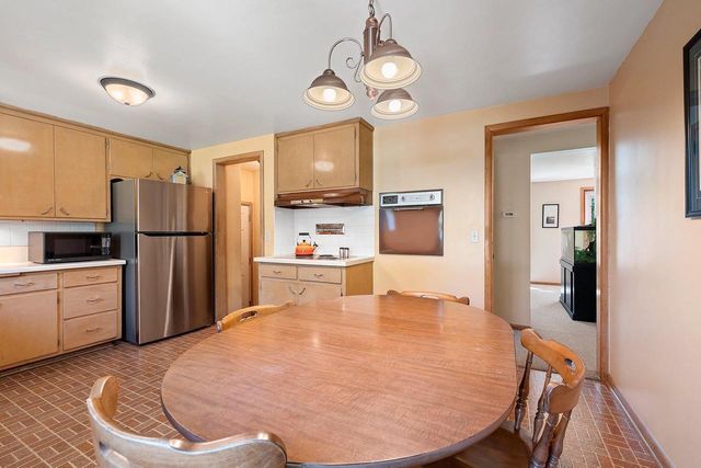 1086 THORNDALE STREET, Green Bay, WI 54304