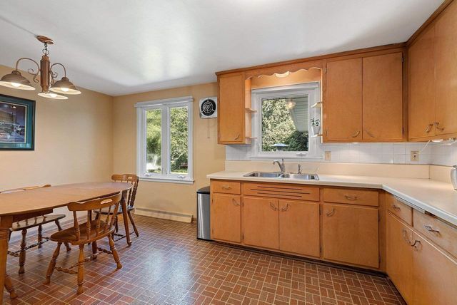 1086 THORNDALE STREET, Green Bay, WI 54304