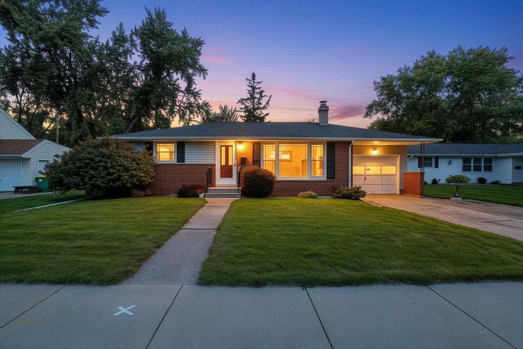 1086 THORNDALE STREET, Green Bay, WI 54304