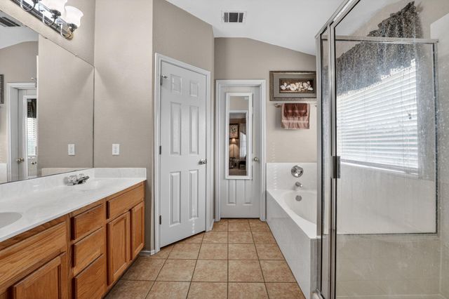 1307 Coral Cay LN, Round Rock, TX 78664