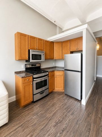 12 Stoneholm St 428, Boston, MA 02115