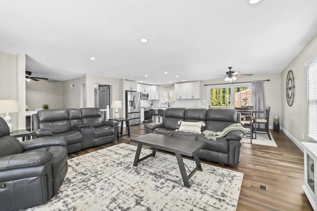 25922 Loomis ROAD, Waterford, WI 53185