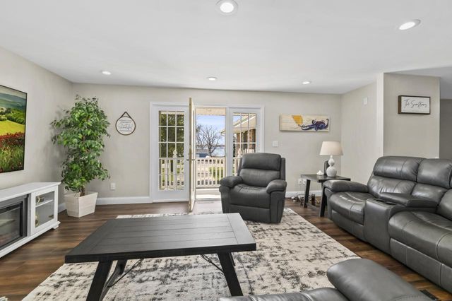 25922 Loomis ROAD, Waterford, WI 53185