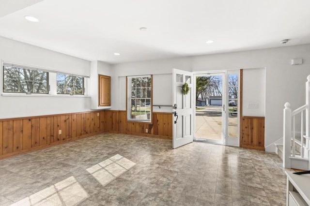 25922 Loomis ROAD, Waterford, WI 53185
