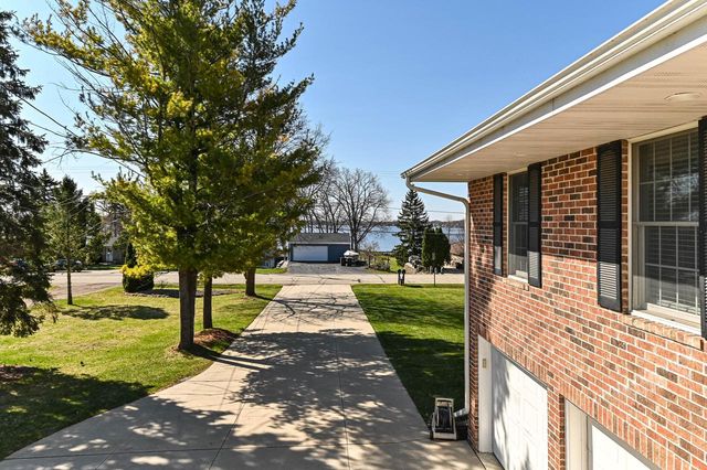 25922 Loomis ROAD, Waterford, WI 53185