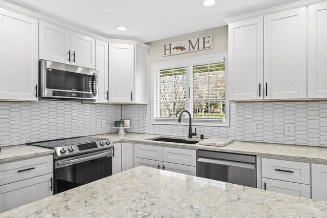 25922 Loomis ROAD, Waterford, WI 53185