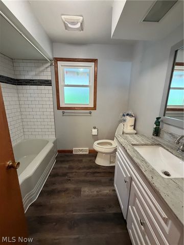 144 Everhard Road SW, North Canton, OH 44709