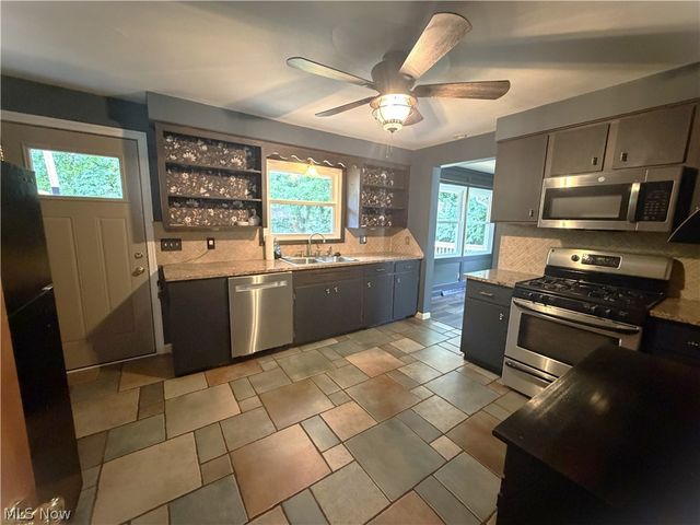 144 Everhard Road SW, North Canton, OH 44709