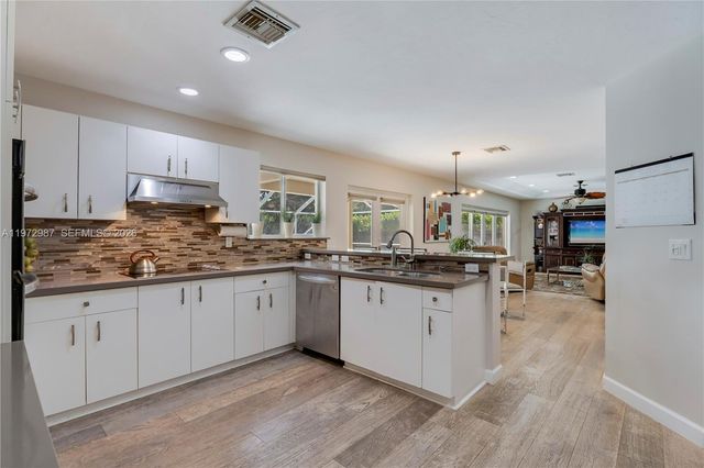 16085 SW 84th Pl, Palmetto Bay, FL 33157